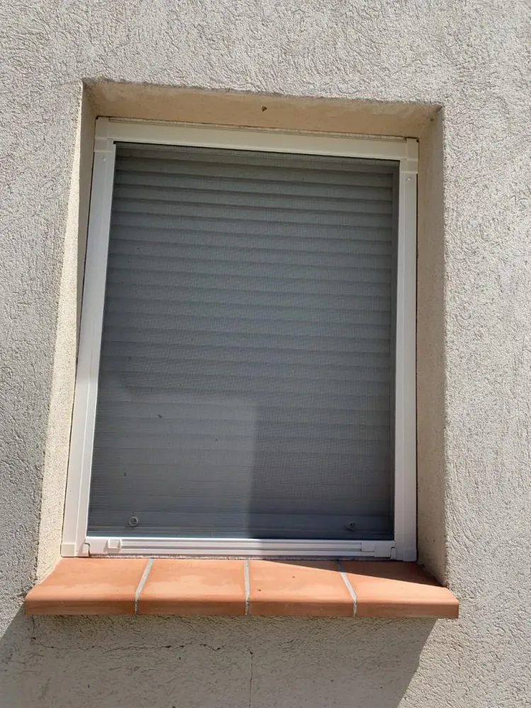 stores à Le Luc