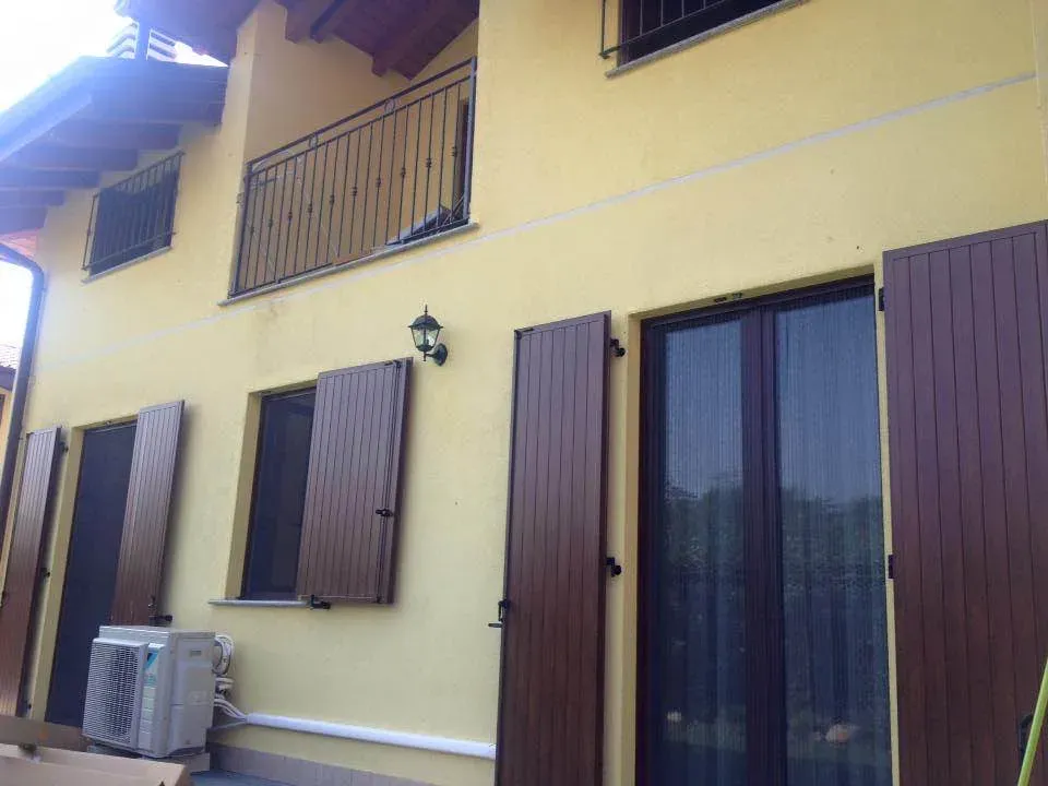 Menuiserie, vitrerie, serrurerie, agencement intérieur et vérandas-pergolas (16)